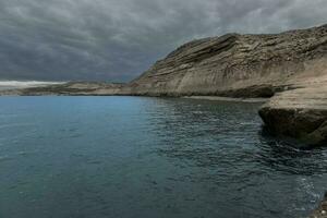 kust- landschap met kliffen in schiereiland valdes, wereld erfgoed plaats, Patagonië Argentinië foto