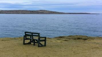 kust- landschap met kliffen in schiereiland valdes, wereld erfgoed plaats, Patagonië Argentinië foto