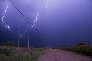 elektrisch storm in landelijk landschap , la pampa provincie, Patagonië, Argentinië. foto