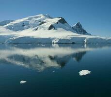 paraiso baai bergen landschap, Antarctica. foto