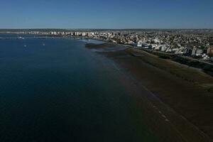 puerto madryn stad, Ingang portaal naar de schiereiland valdes natuurlijk reserveren, wereld erfgoed plaats, Patagonië, Argentinië. foto