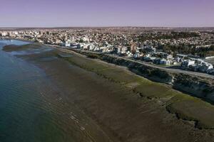 puerto madryn stad, Ingang portaal naar de schiereiland valdes natuurlijk reserveren, wereld erfgoed plaats, Patagonië, Argentinië. foto