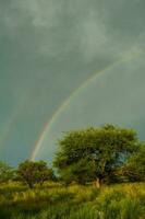 landelijk landschap en regenboog, buenos aires provincie , Argentinië foto