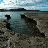 kust- landschap met kliffen in schiereiland valdes, wereld erfgoed plaats, Patagonië Argentinië foto