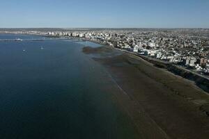 puerto madryn stad, Ingang portaal naar de schiereiland valdes natuurlijk reserveren, wereld erfgoed plaats, Patagonië, Argentinië. foto