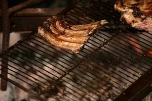 varkensvlees ribben barbecue , Patagonië, Argentinië foto