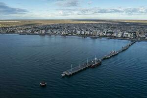 puerto madryn stad, Ingang portaal naar de schiereiland valdes natuurlijk reserveren, wereld erfgoed plaats, Patagonië, Argentinië. foto