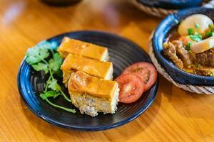 mam chung - Vietnamees gehaktbrood. fijngehakt vlees met ei, hout-oor paddestoel, vis zout foto