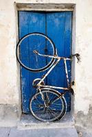 roestige oude fiets foto