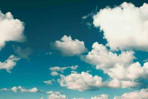 mooi visie van een aarde en lucht - verbazingwekkend lucht met wolken foto