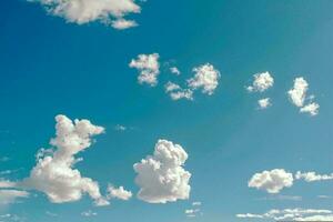 mooi visie van een aarde en lucht - verbazingwekkend lucht met wolken foto