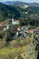 roos Montana, een mooi oud dorp in transsylvanië. de eerste mijnbouw stad- in Roemenië dat begonnen extraheren goud, ijzer, koper. foto