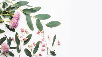 Afdeling met bloemen. bloemen samenstelling eucalyptus bladeren en roze bloemen. ai gegenereerd foto