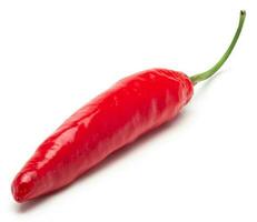 rood Chili peper geïsoleerd. realistisch rood Chili peper Aan een wit achtergrond. foto