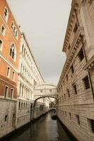 Venetië, een betoverend stad in Italië, vol van geschiedenis en middeleeuws architectuur. foto