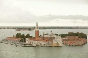 Venetië, een betoverend stad in Italië, vol van geschiedenis en middeleeuws architectuur. foto