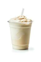 vanille milkshake in plastic meenemen kop geïsoleerd Aan wit achtergrond. ai gegenereerd foto