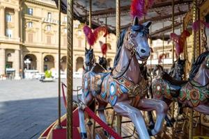 een paard op een draaimolen in Florence foto