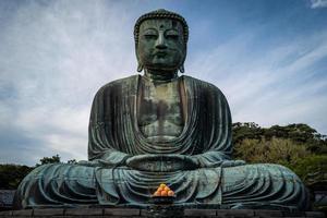 het grote boeddhabeeld in kamakura foto