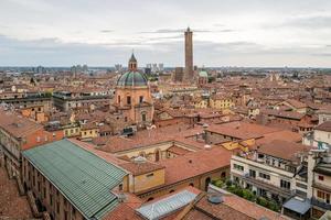 uitzicht over bologna in italië foto
