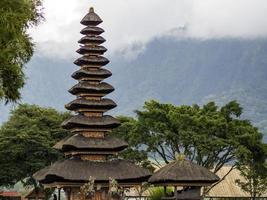 de pura ulun danu beratan bedugul-tempel in bali foto