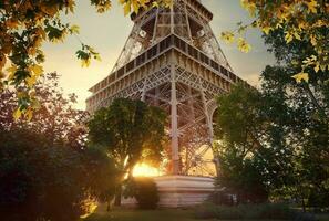 eiffel toren in de herfst foto