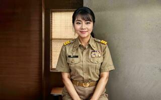 foto van midden- oud Aziatisch vrouw in Thais leraar uniform, generatief ai