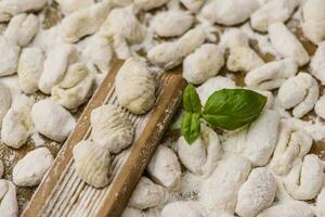 koken eigengemaakt gnocchi Aan de tafel, Italiaans traditie foto