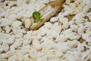 koken eigengemaakt gnocchi Aan de tafel, Italiaans traditie foto