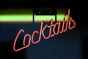 cocktails - neon licht foto