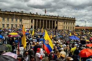 bogotá, Colombia, juni 2023, vredig protest marsen tegen de regering van gustav petroleum gebeld la marcha de la burgemeester foto