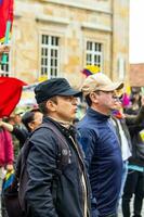 bogotá, Colombia, 19 juli 2023. vredig protest van de leden van de actief reserveren van de leger en Politie krachten in Bogota Colombia tegen de regering van gustav petroleum foto