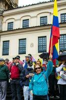 bogotá, Colombia, 19 juli 2023. vredig protest van de leden van de actief reserveren van de leger en Politie krachten in Bogota Colombia tegen de regering van gustav petroleum foto