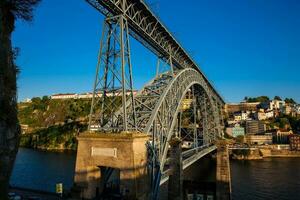 dom luis ik brug een metaal boog brug over- de douro rivier- tussen de steden van porto en vila nova de gaia in Portugal ingehuldigd in 1886 foto