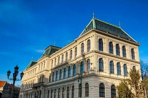 gebouw van museum van decoratief kunst in Praag foto