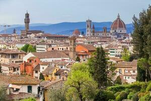 visie van de mooi stad van Florence van de Giardino delle roos in een vroeg voorjaar dag foto