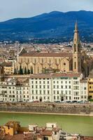 visie van de mooi basiliek di de kerstman Croce en de stad van Florence van michelangelo plein foto