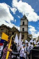 bogotá, Colombia, juni 2023, vredig protest marsen tegen de regering van gustav petroleum gebeld la marcha de la burgemeester foto