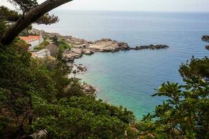 mooi Dubrovnik kust gezien van de gradac park foto