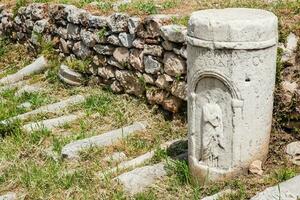 detail van de oude ruïnes Bij de Romeins agora gelegen naar de noorden van de acropolis in Athene foto