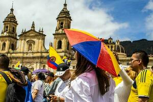 bogotá, Colombia, juni 2023, vredig protest marsen tegen de regering van gustav petroleum gebeld la marcha de la burgemeester foto