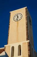 klok toren Bij oia stad in de Santorini eiland foto