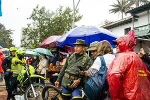 bogotá, Colombia, 19 juli 2023. vredig protest van de leden van de actief reserveren van de leger en Politie krachten in Bogota Colombia tegen de regering van gustav petroleum foto