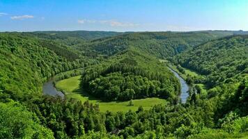 gezichtspunt tombeau de geant in de belgisch ardennen foto