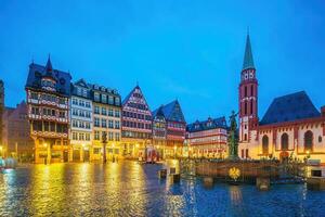 oude stadsplein Romerberg in het centrum van Frankfurt, Duitsland foto