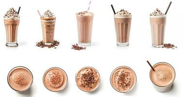 reeks van chocola milkshakes top visie en kant visie geïsoleerd Aan wit achtergrond foto