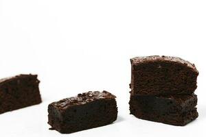 brownies taart Aan wit achtergrond foto