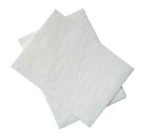 top visie van twee gevouwen stukken van wit zakdoek papier of servet in stack geïsoleerd Aan wit achtergrond met knipsel pad. foto