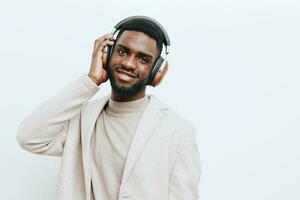 Mens Afrikaanse portret achtergrond Amerikaans hoofdtelefoons vent dj studio kleurrijk zwart mode muziek- foto