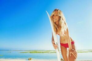 vrouw op het strand foto